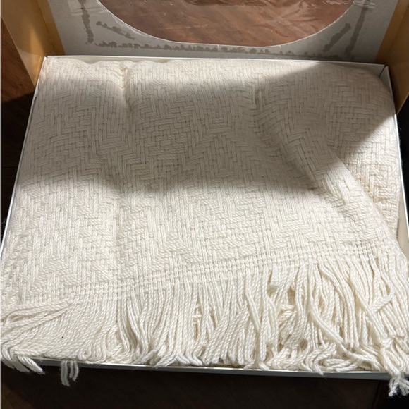 Pendleton Cream throw - Picture 2 of 3